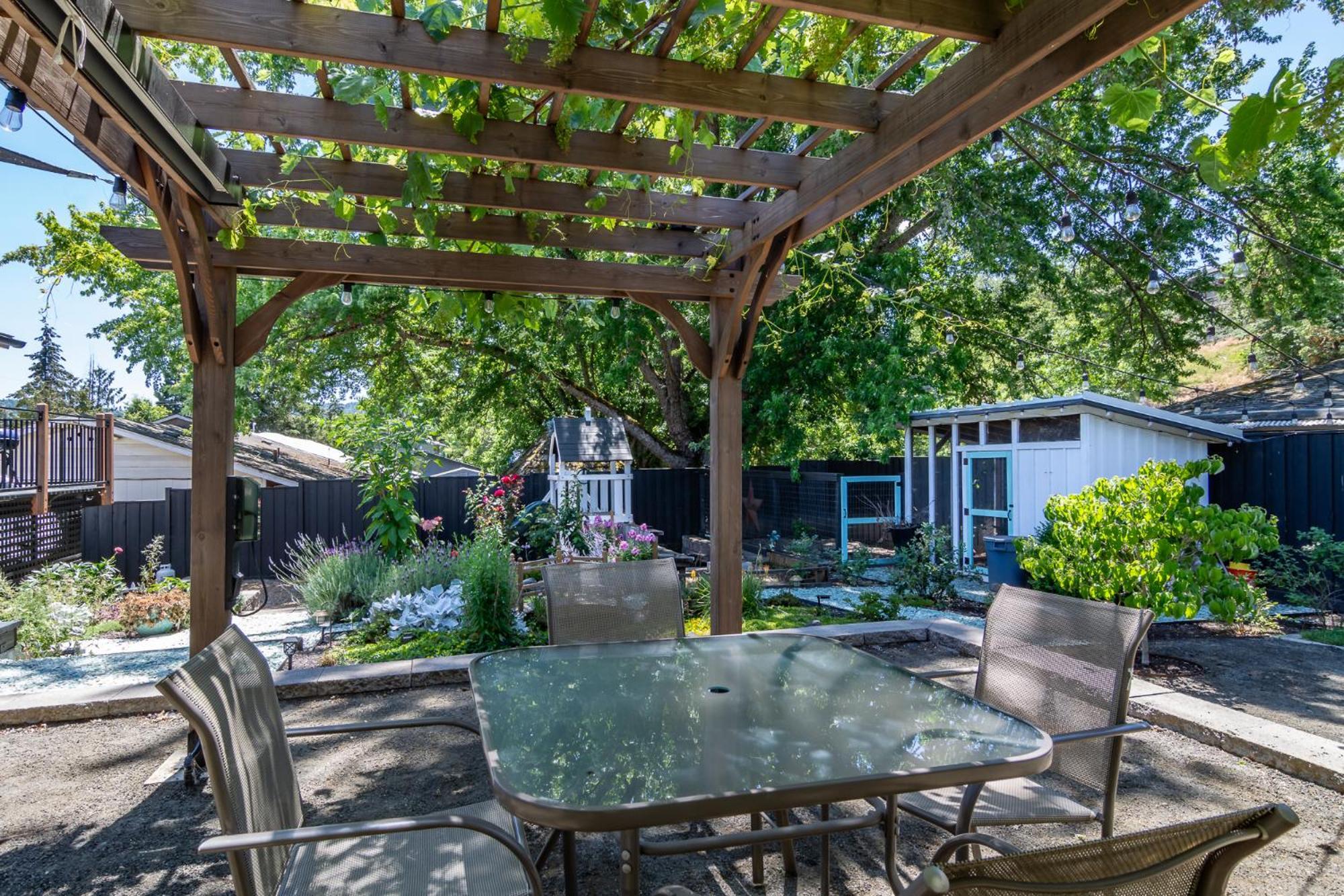 Chic Rv Retreat, Stunning Yard In Roseburg Hotel ภายนอก รูปภาพ