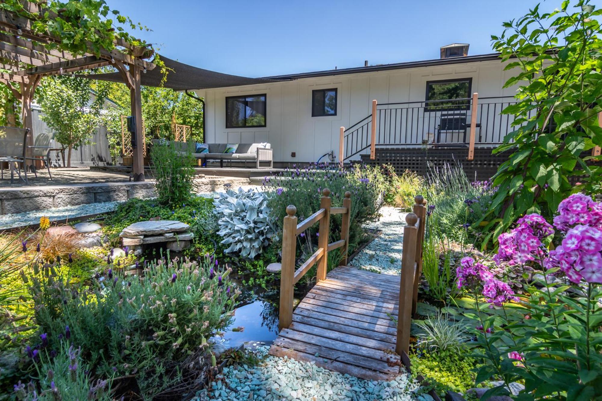 Chic Rv Retreat, Stunning Yard In Roseburg Hotel ภายนอก รูปภาพ