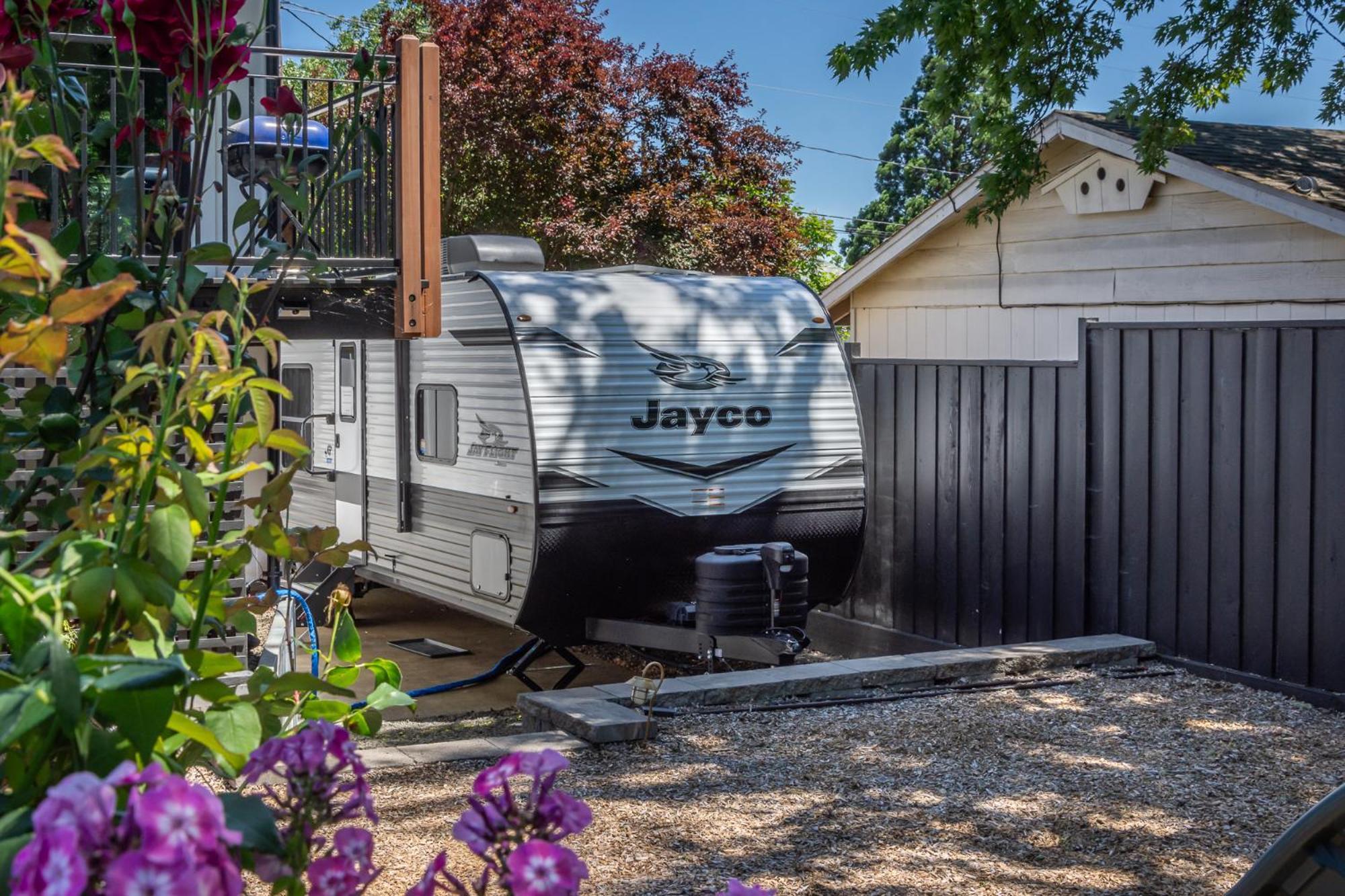 Chic Rv Retreat, Stunning Yard In Roseburg Hotel ภายนอก รูปภาพ