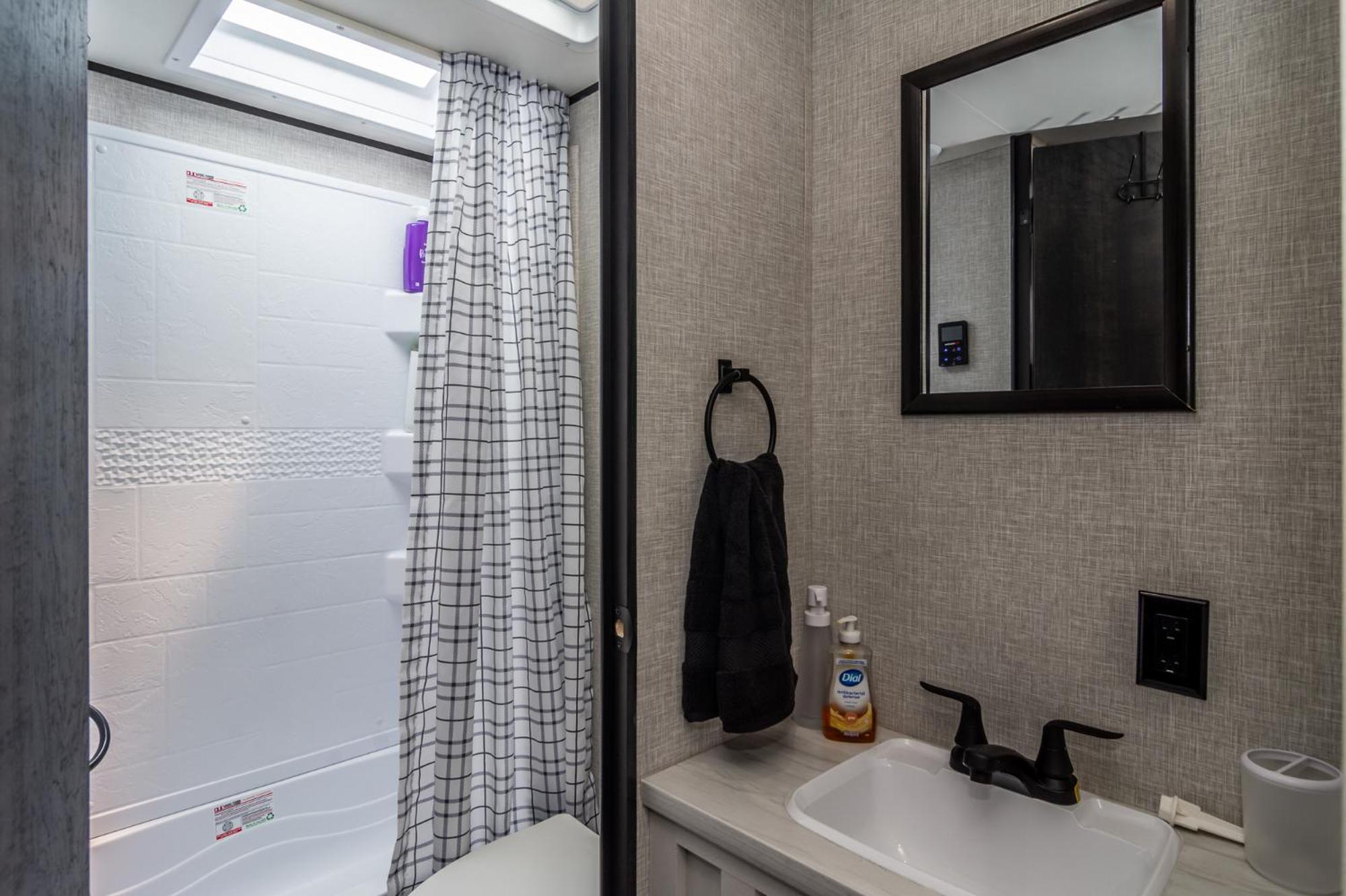 Chic Rv Retreat, Stunning Yard In Roseburg Hotel ภายนอก รูปภาพ