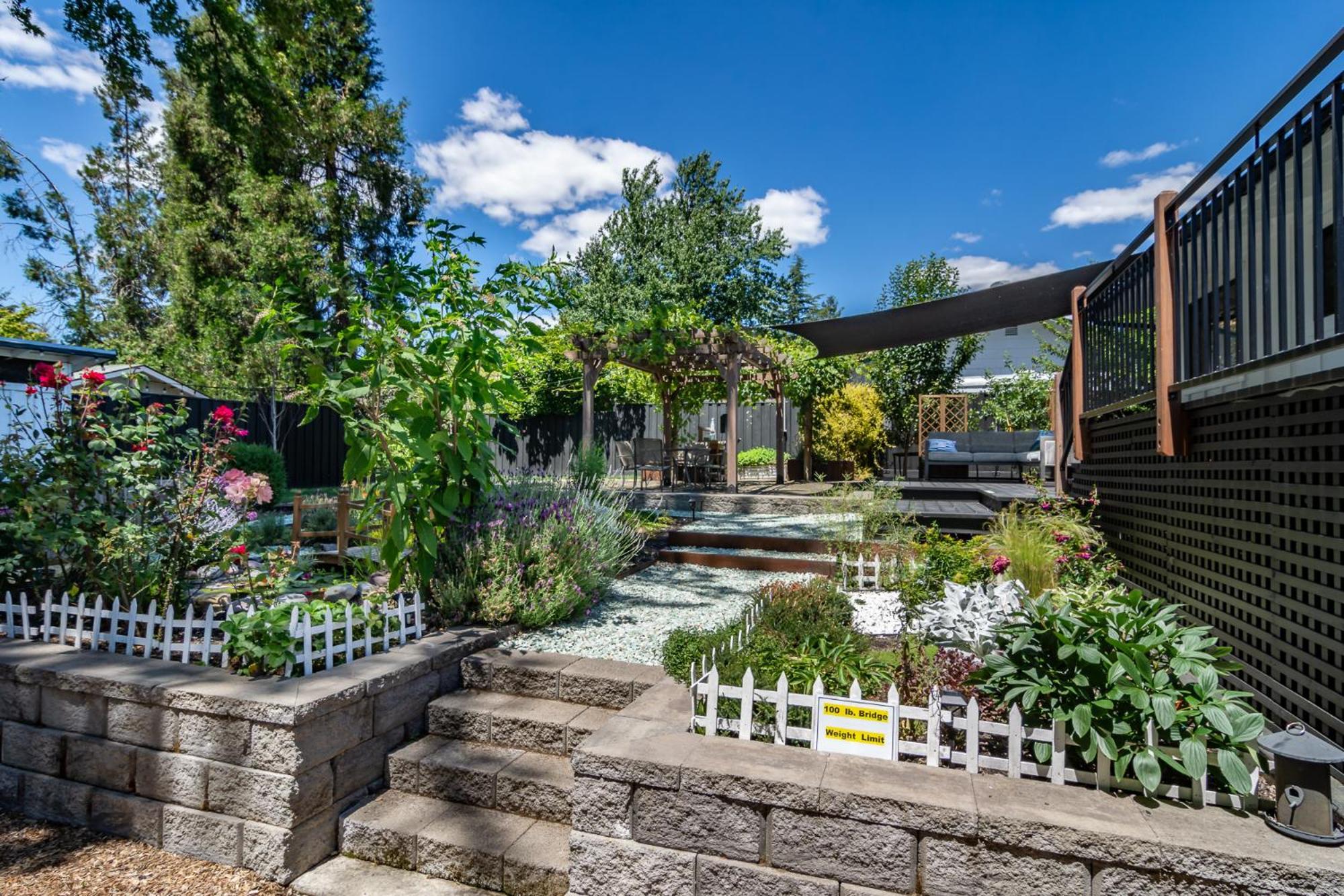 Chic Rv Retreat, Stunning Yard In Roseburg Hotel ภายนอก รูปภาพ