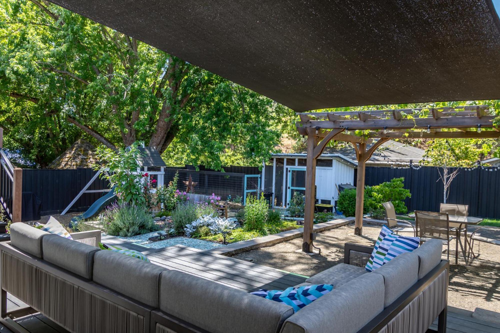 Chic Rv Retreat, Stunning Yard In Roseburg Hotel ภายนอก รูปภาพ