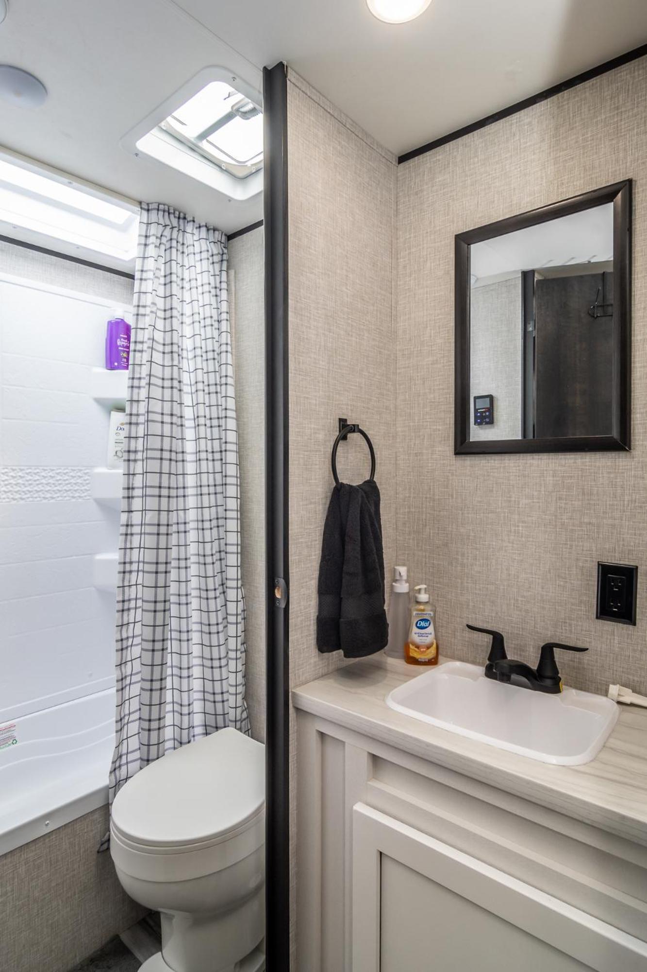 Chic Rv Retreat, Stunning Yard In Roseburg Hotel ภายนอก รูปภาพ