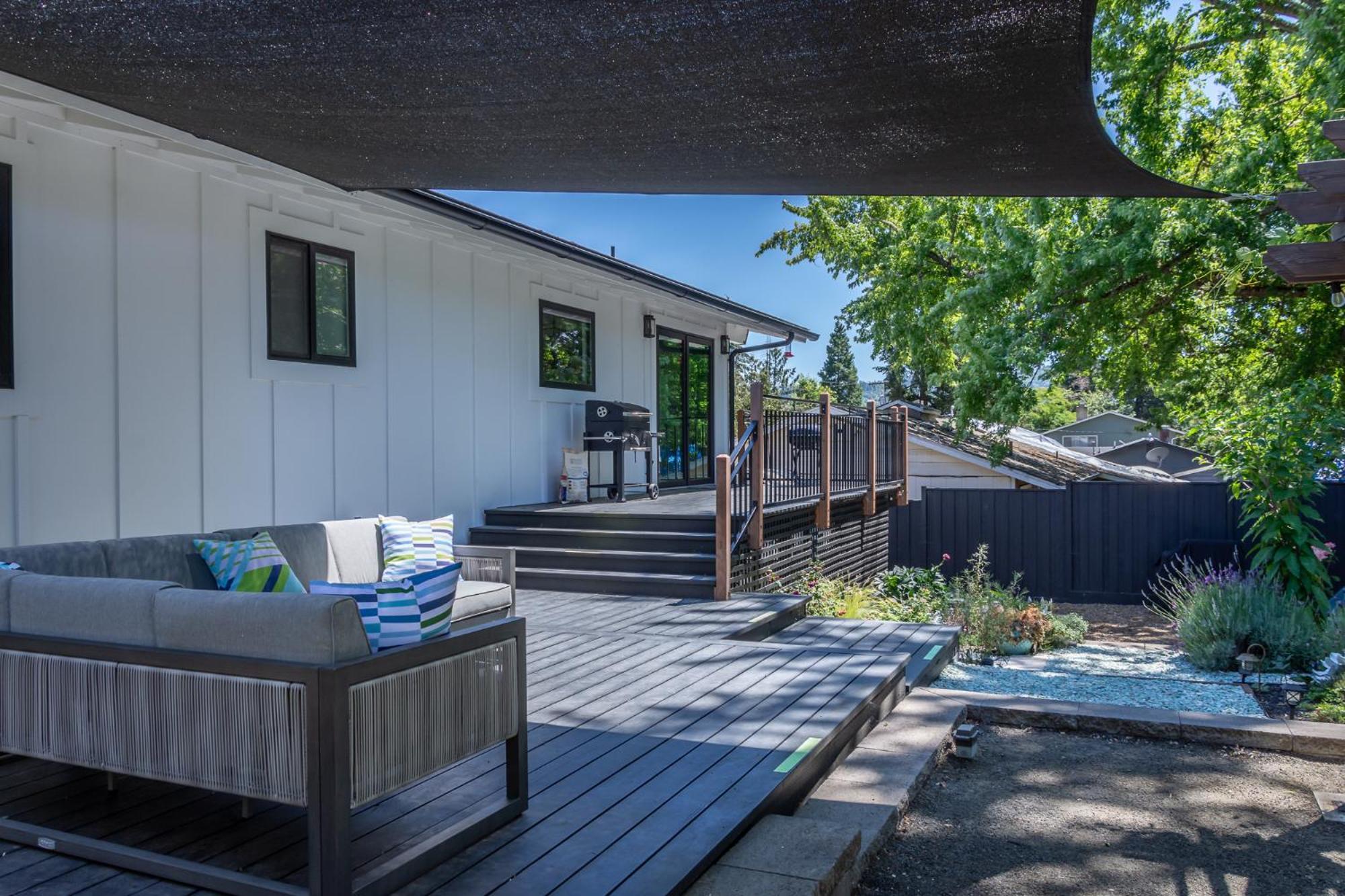 Chic Rv Retreat, Stunning Yard In Roseburg Hotel ภายนอก รูปภาพ