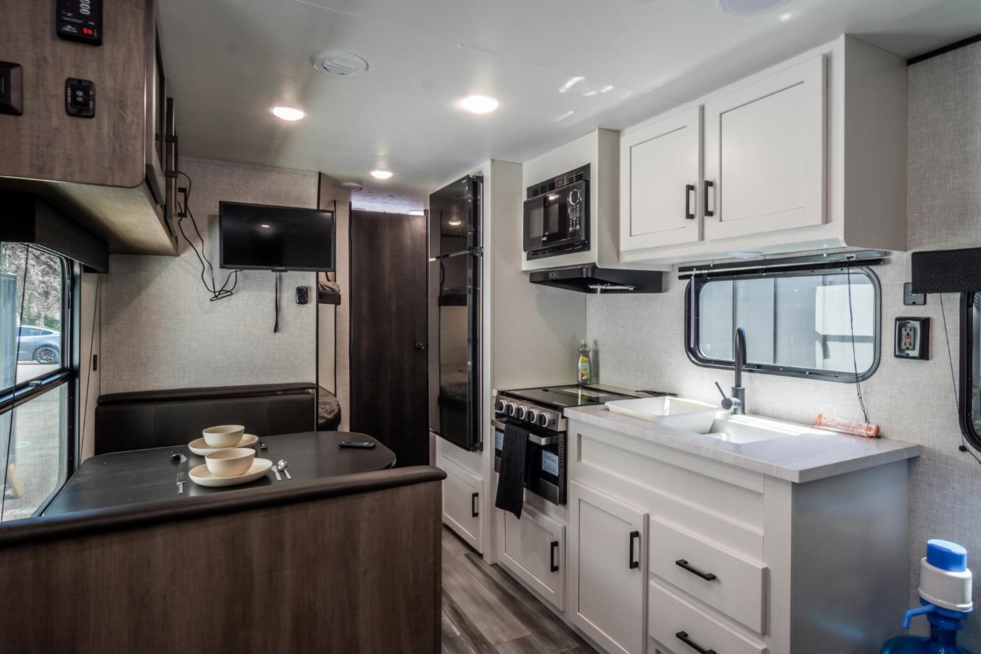 Chic Rv Retreat, Stunning Yard In Roseburg Hotel ภายนอก รูปภาพ