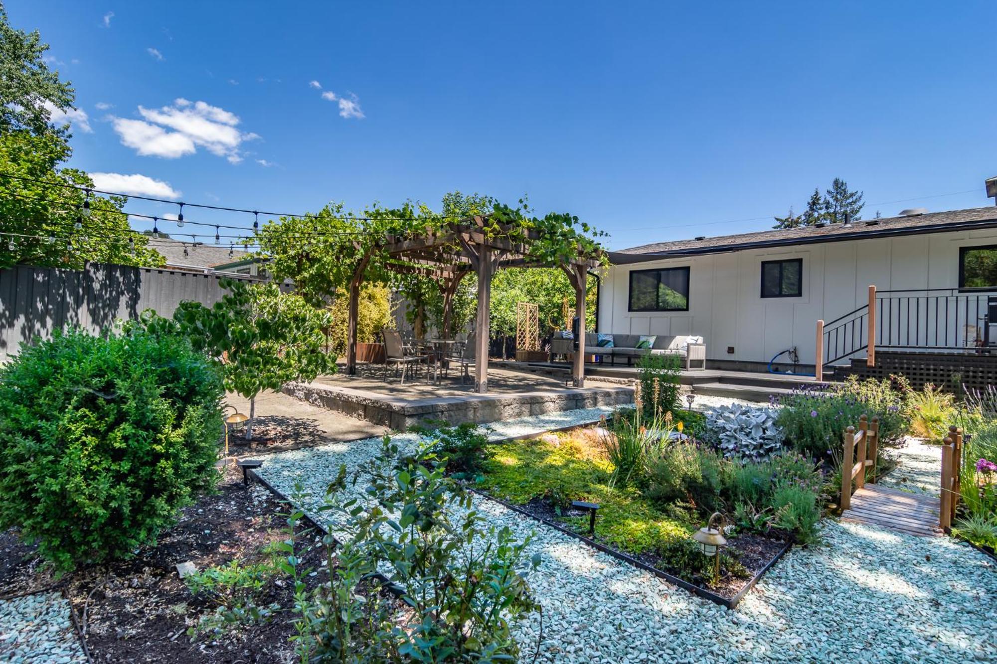 Chic Rv Retreat, Stunning Yard In Roseburg Hotel ภายนอก รูปภาพ