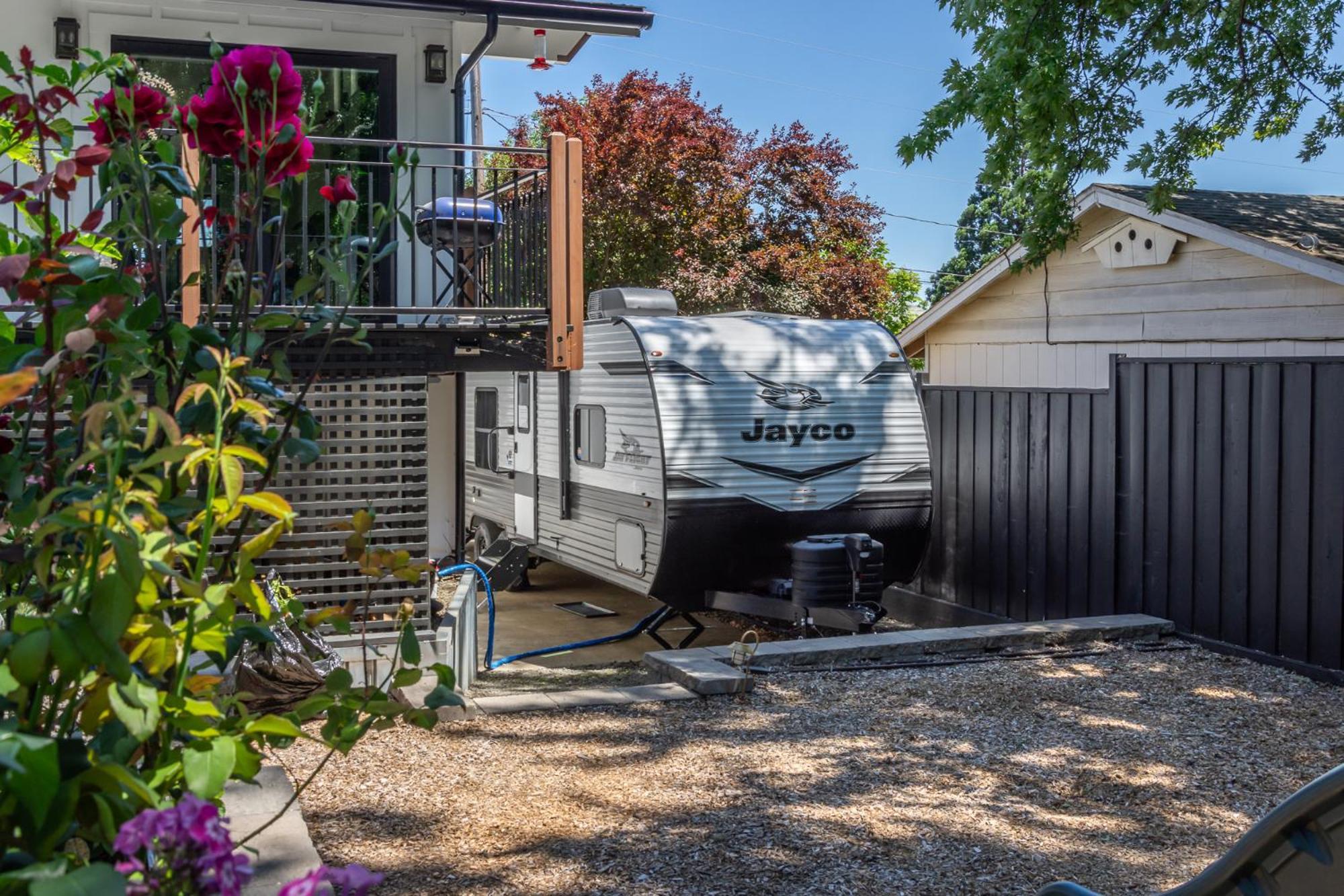 Chic Rv Retreat, Stunning Yard In Roseburg Hotel ภายนอก รูปภาพ