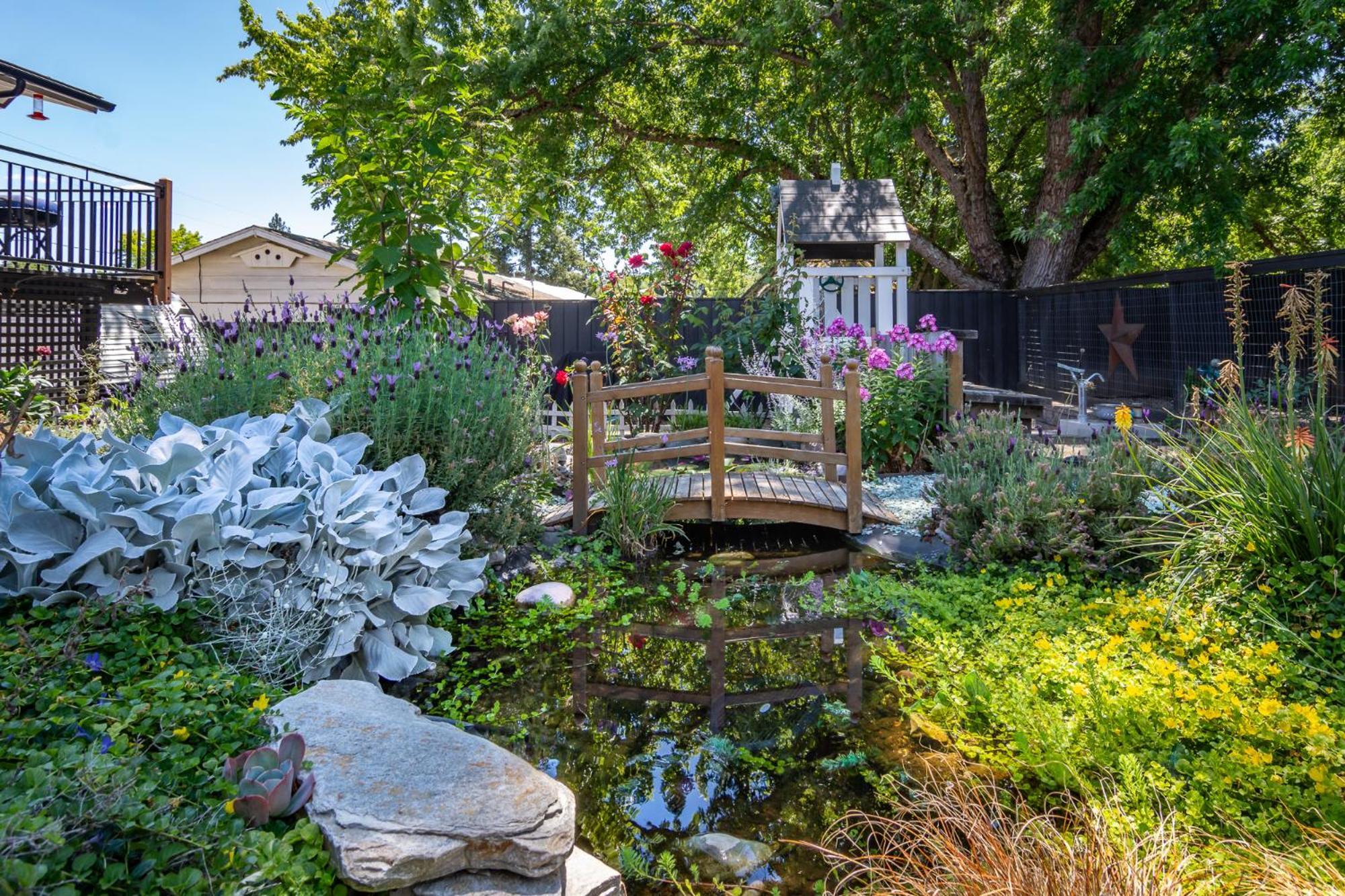Chic Rv Retreat, Stunning Yard In Roseburg Hotel ภายนอก รูปภาพ