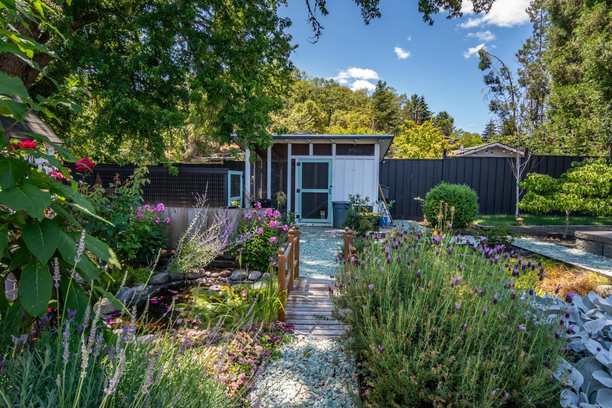 Chic Rv Retreat, Stunning Yard In Roseburg Hotel ภายนอก รูปภาพ