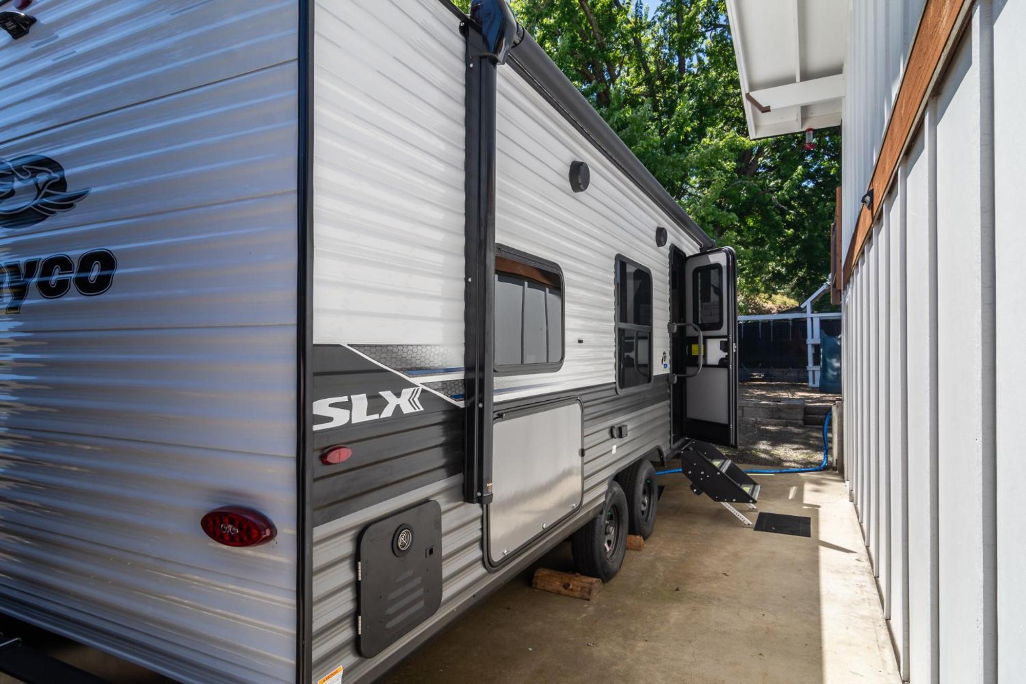 Chic Rv Retreat, Stunning Yard In Roseburg Hotel ภายนอก รูปภาพ
