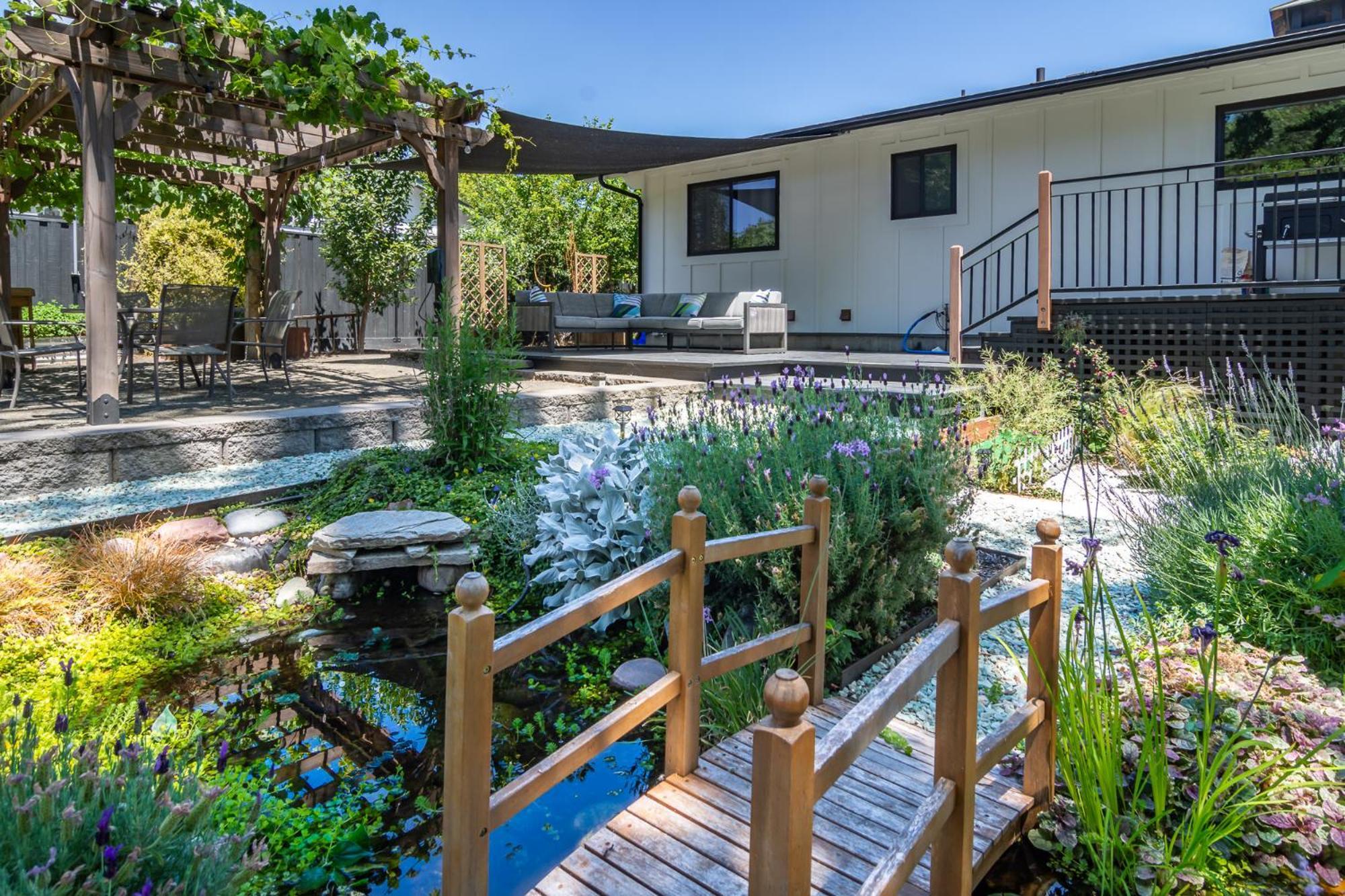 Chic Rv Retreat, Stunning Yard In Roseburg Hotel ภายนอก รูปภาพ