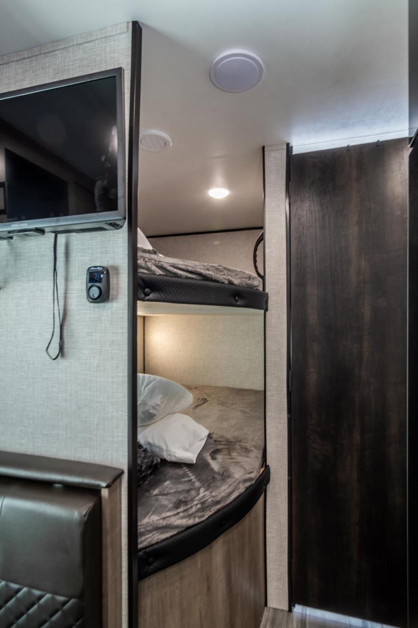 Chic Rv Retreat, Stunning Yard In Roseburg Hotel ภายนอก รูปภาพ