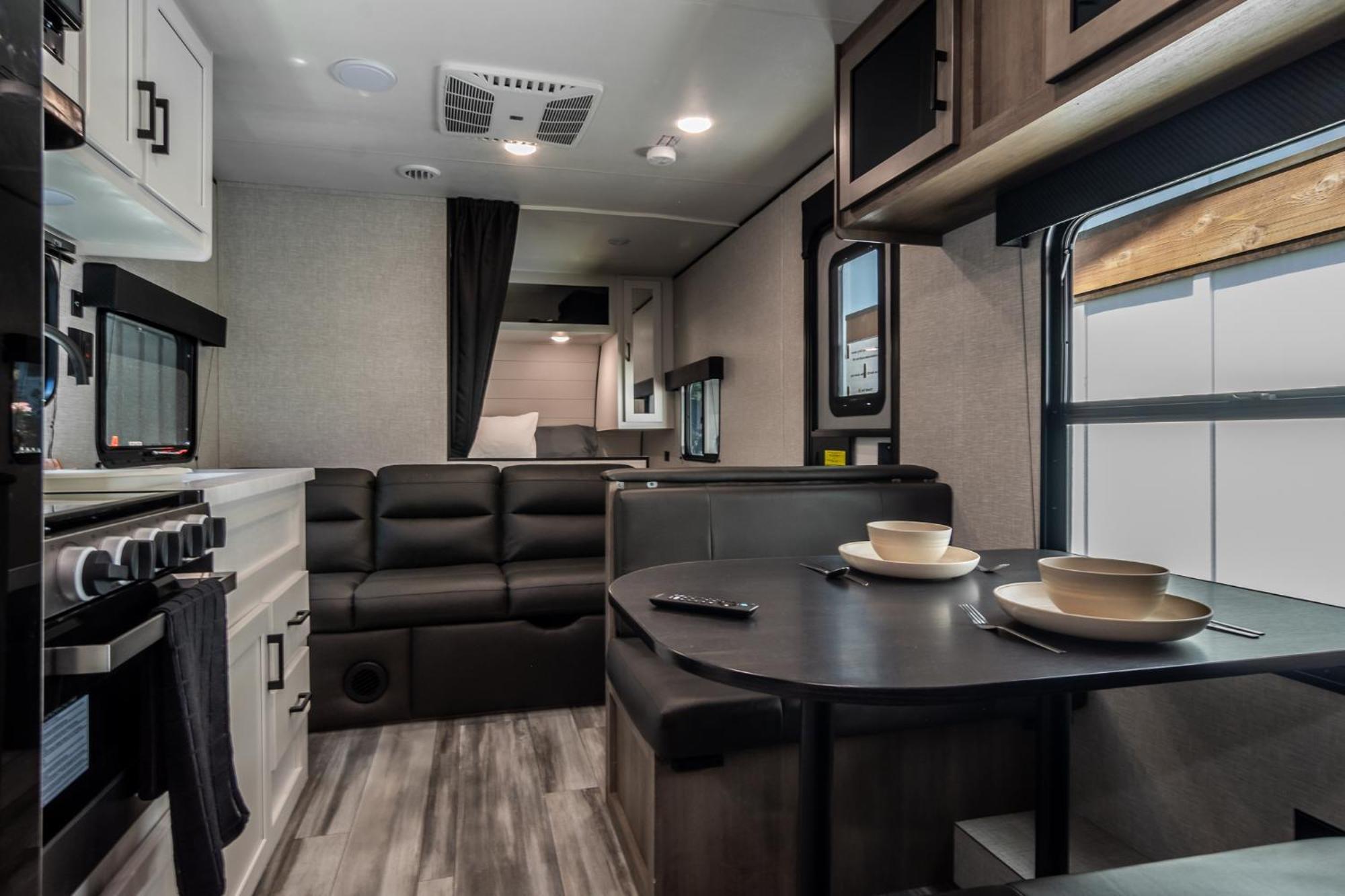 Chic Rv Retreat, Stunning Yard In Roseburg Hotel ภายนอก รูปภาพ