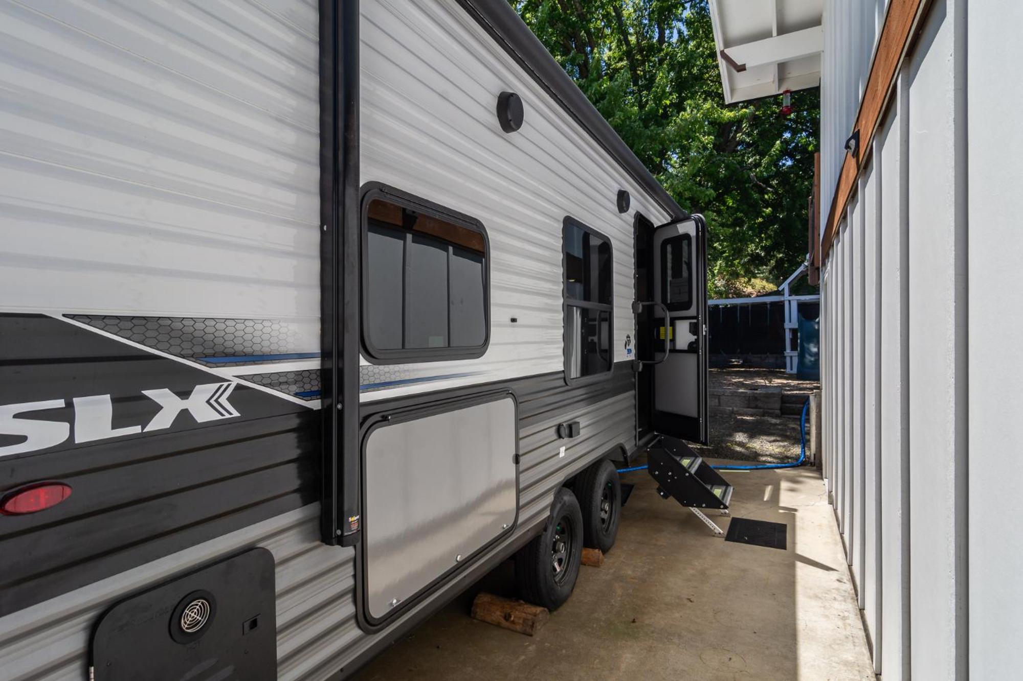 Chic Rv Retreat, Stunning Yard In Roseburg Hotel ภายนอก รูปภาพ