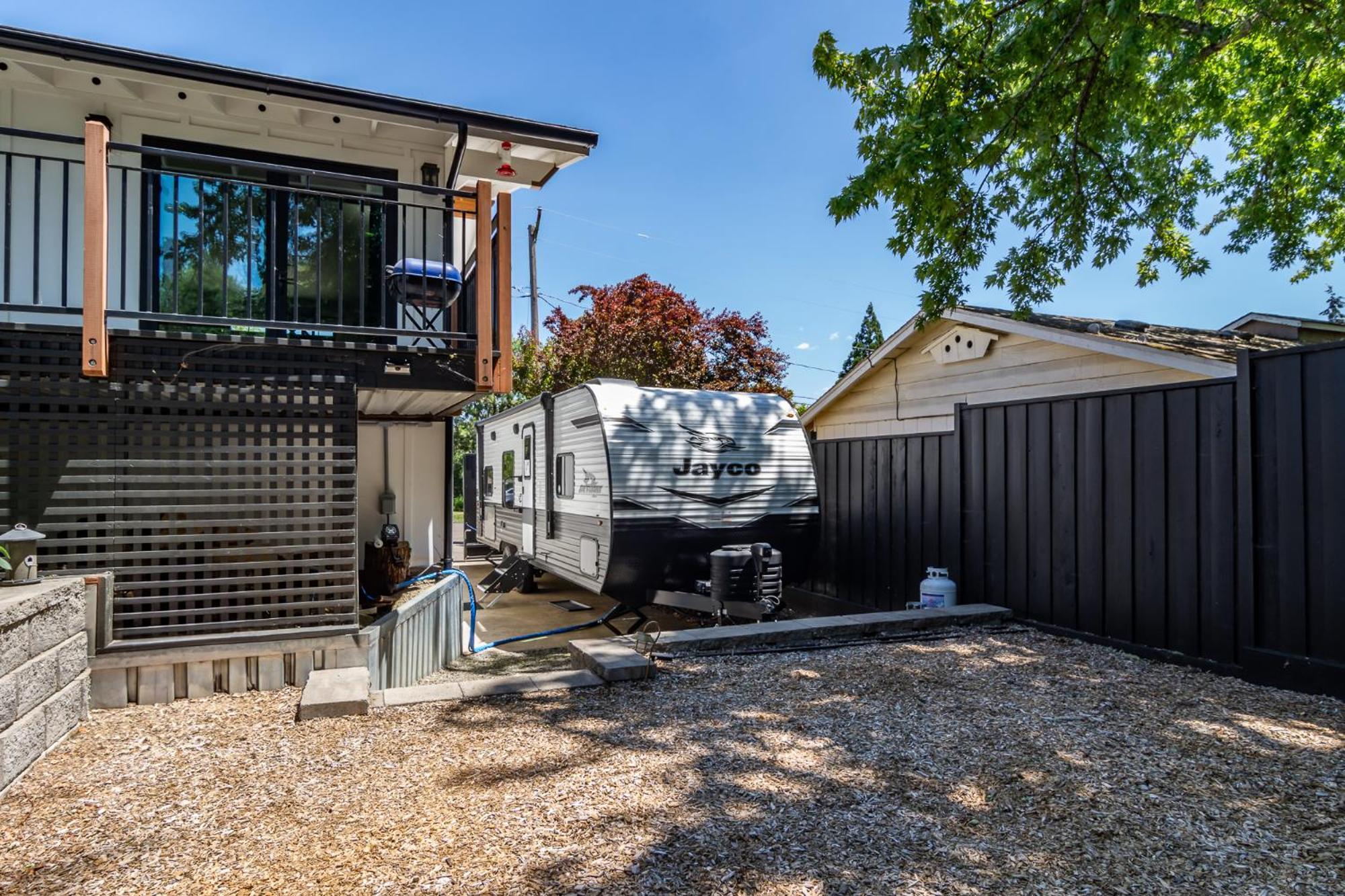 Chic Rv Retreat, Stunning Yard In Roseburg Hotel ภายนอก รูปภาพ