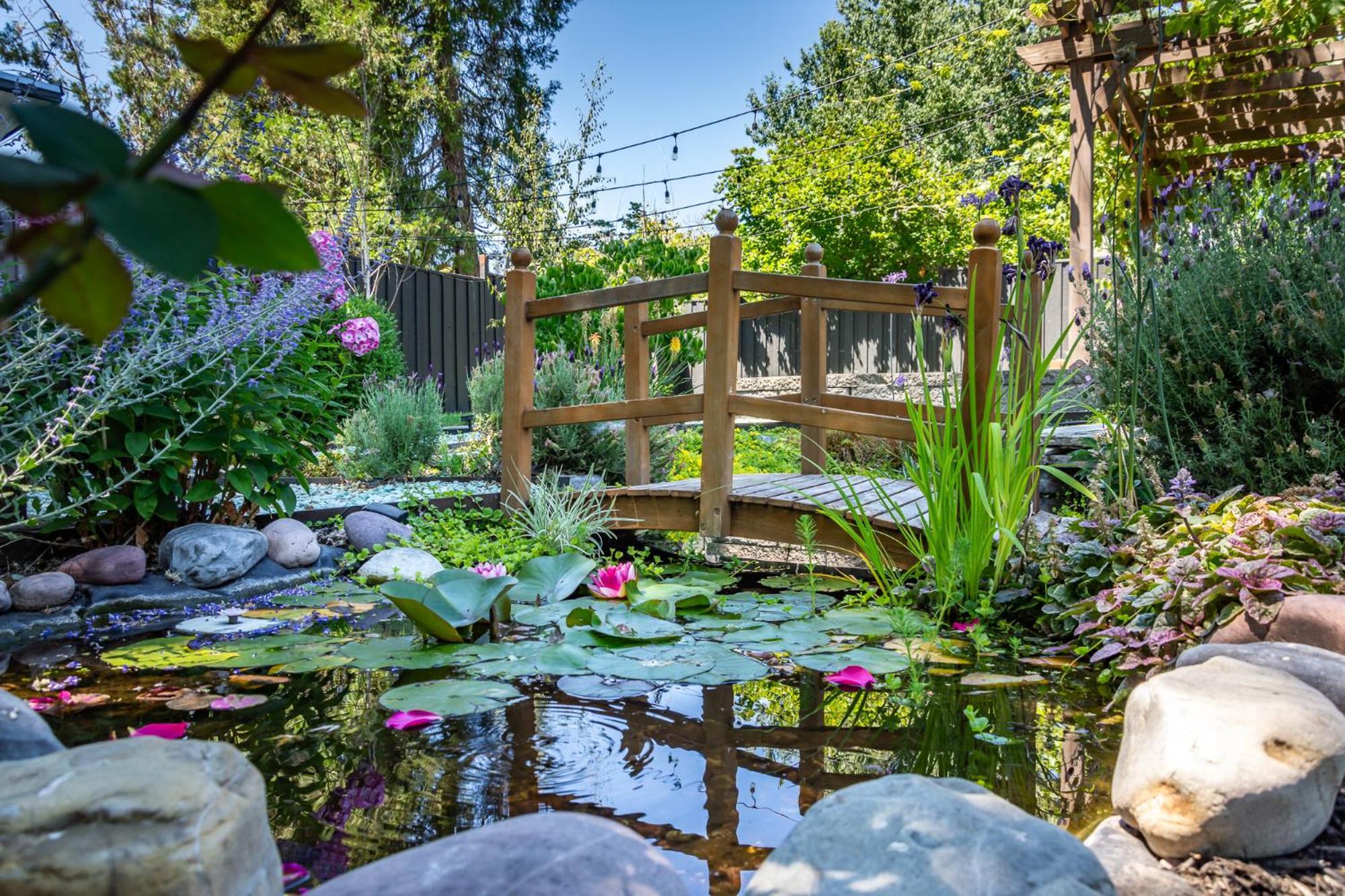 Chic Rv Retreat, Stunning Yard In Roseburg Hotel ภายนอก รูปภาพ