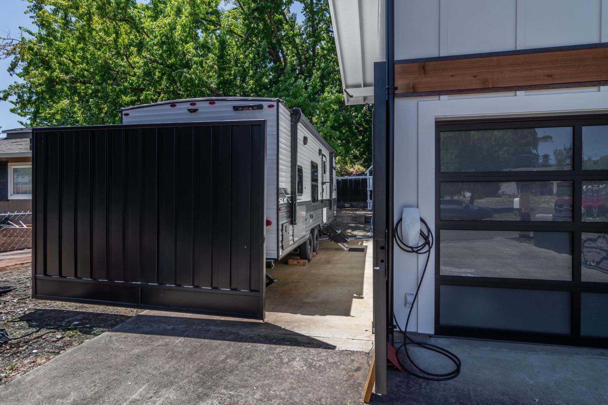 Chic Rv Retreat, Stunning Yard In Roseburg Hotel ภายนอก รูปภาพ