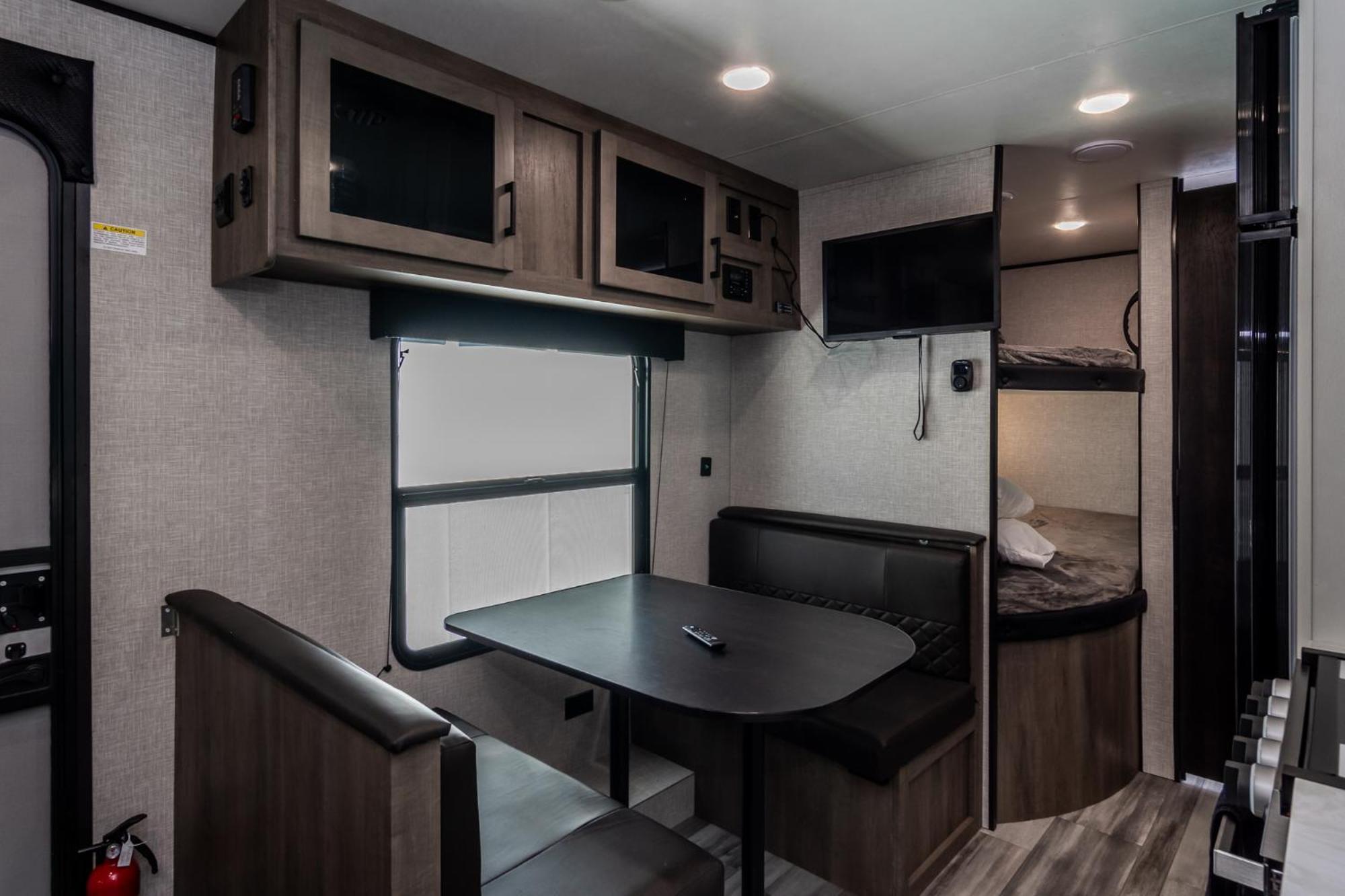 Chic Rv Retreat, Stunning Yard In Roseburg Hotel ภายนอก รูปภาพ