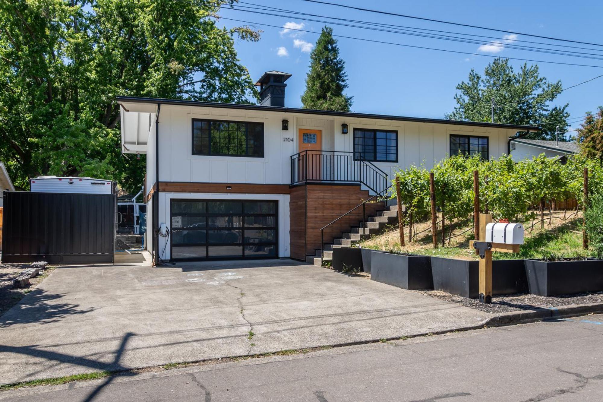 Chic Rv Retreat, Stunning Yard In Roseburg Hotel ภายนอก รูปภาพ