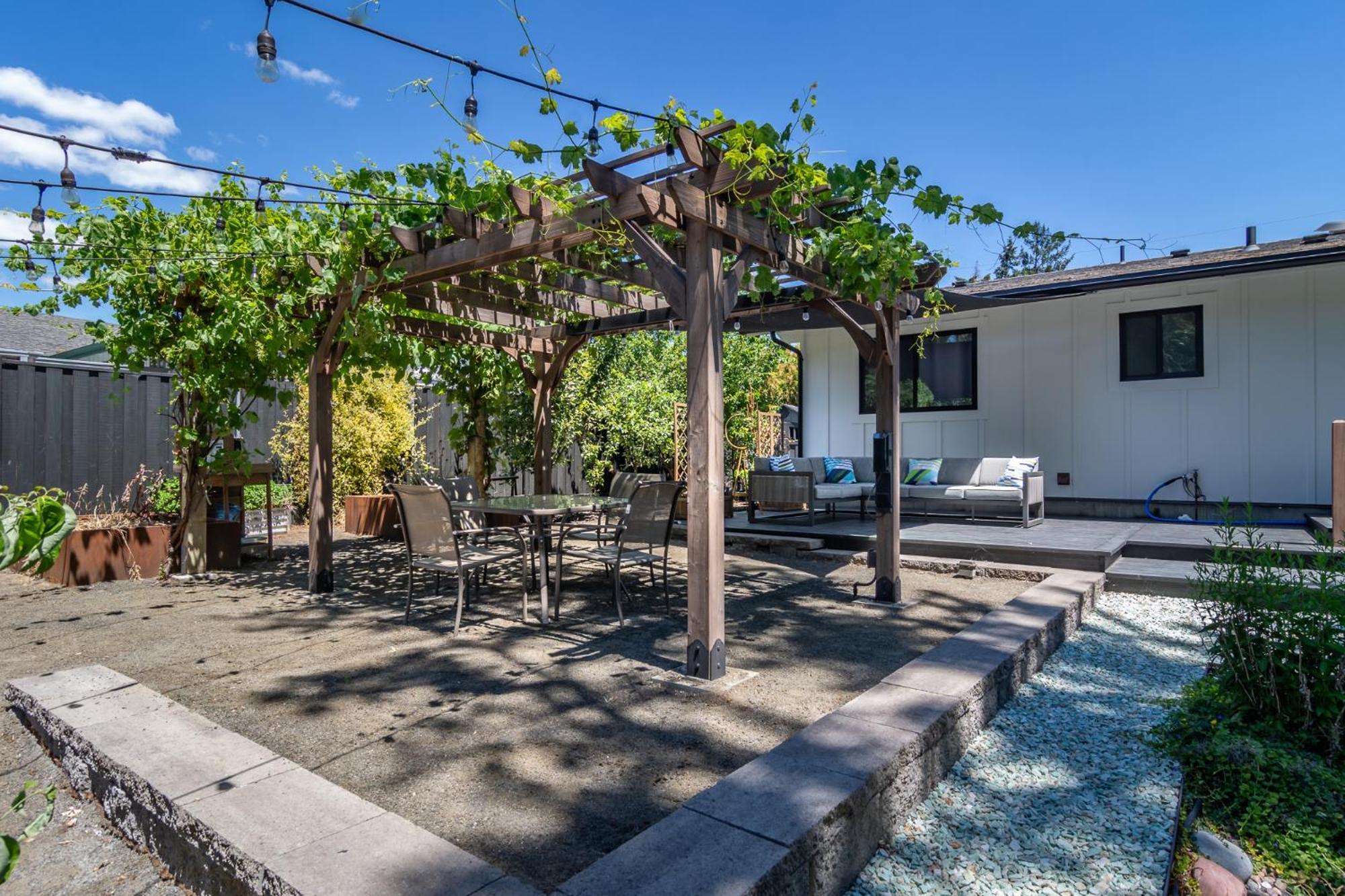 Chic Rv Retreat, Stunning Yard In Roseburg Hotel ภายนอก รูปภาพ