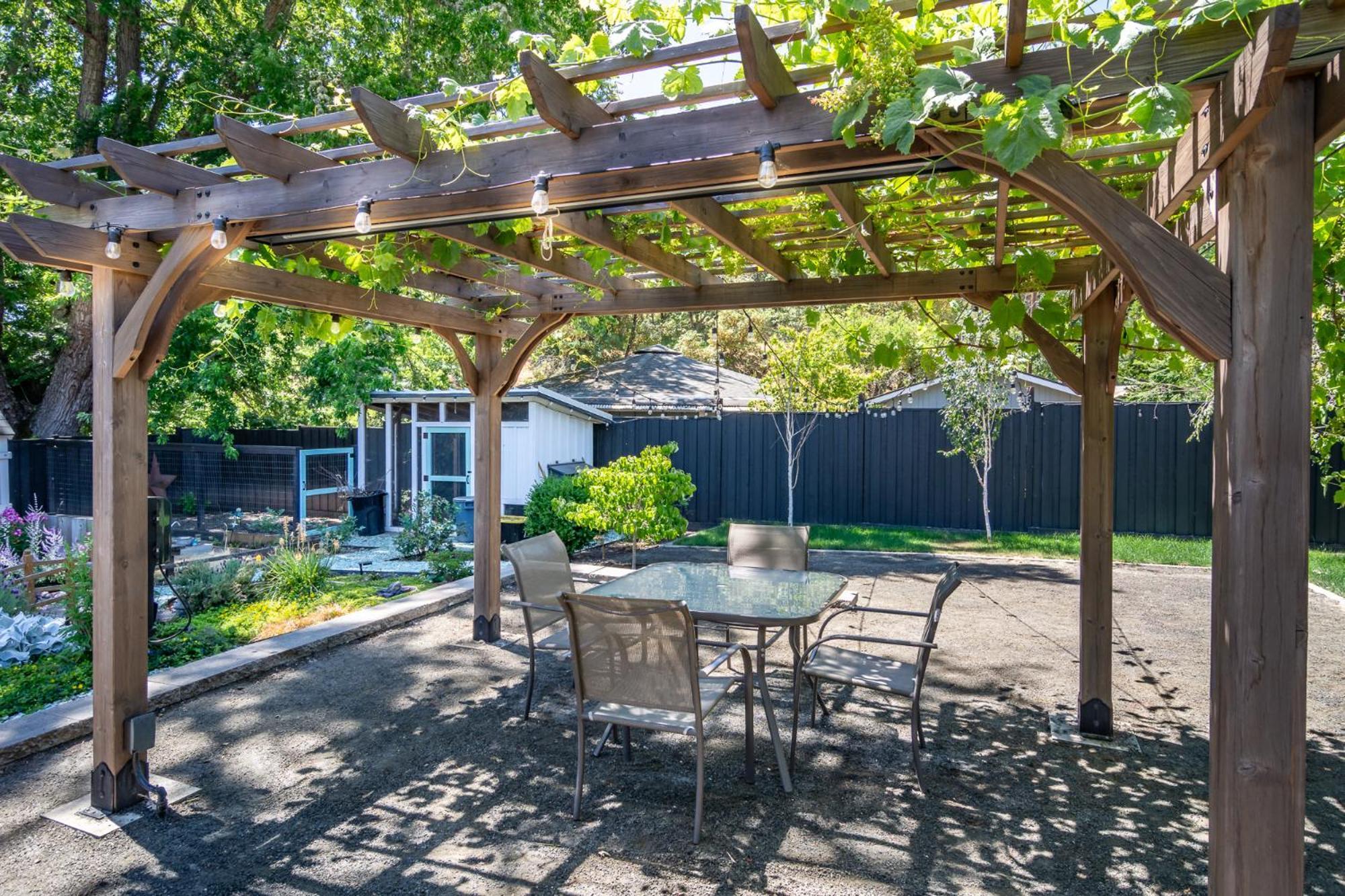 Chic Rv Retreat, Stunning Yard In Roseburg Hotel ภายนอก รูปภาพ