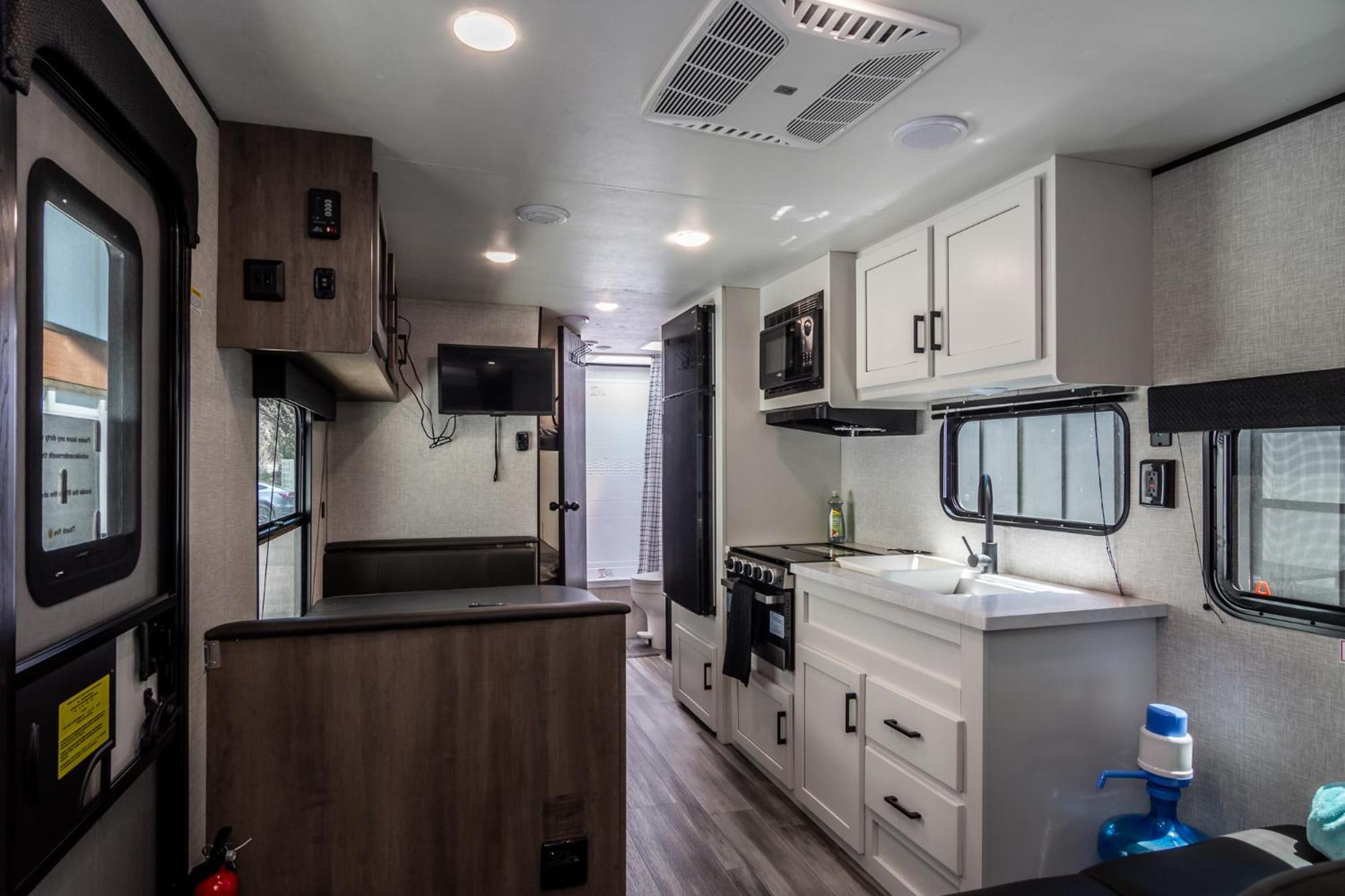 Chic Rv Retreat, Stunning Yard In Roseburg Hotel ภายนอก รูปภาพ