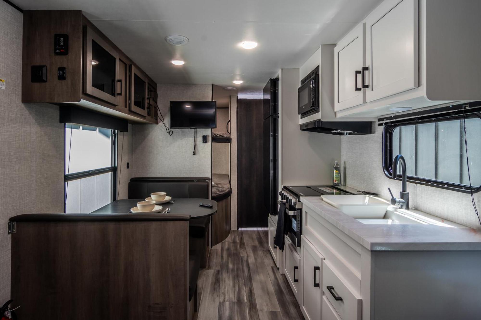 Chic Rv Retreat, Stunning Yard In Roseburg Hotel ภายนอก รูปภาพ