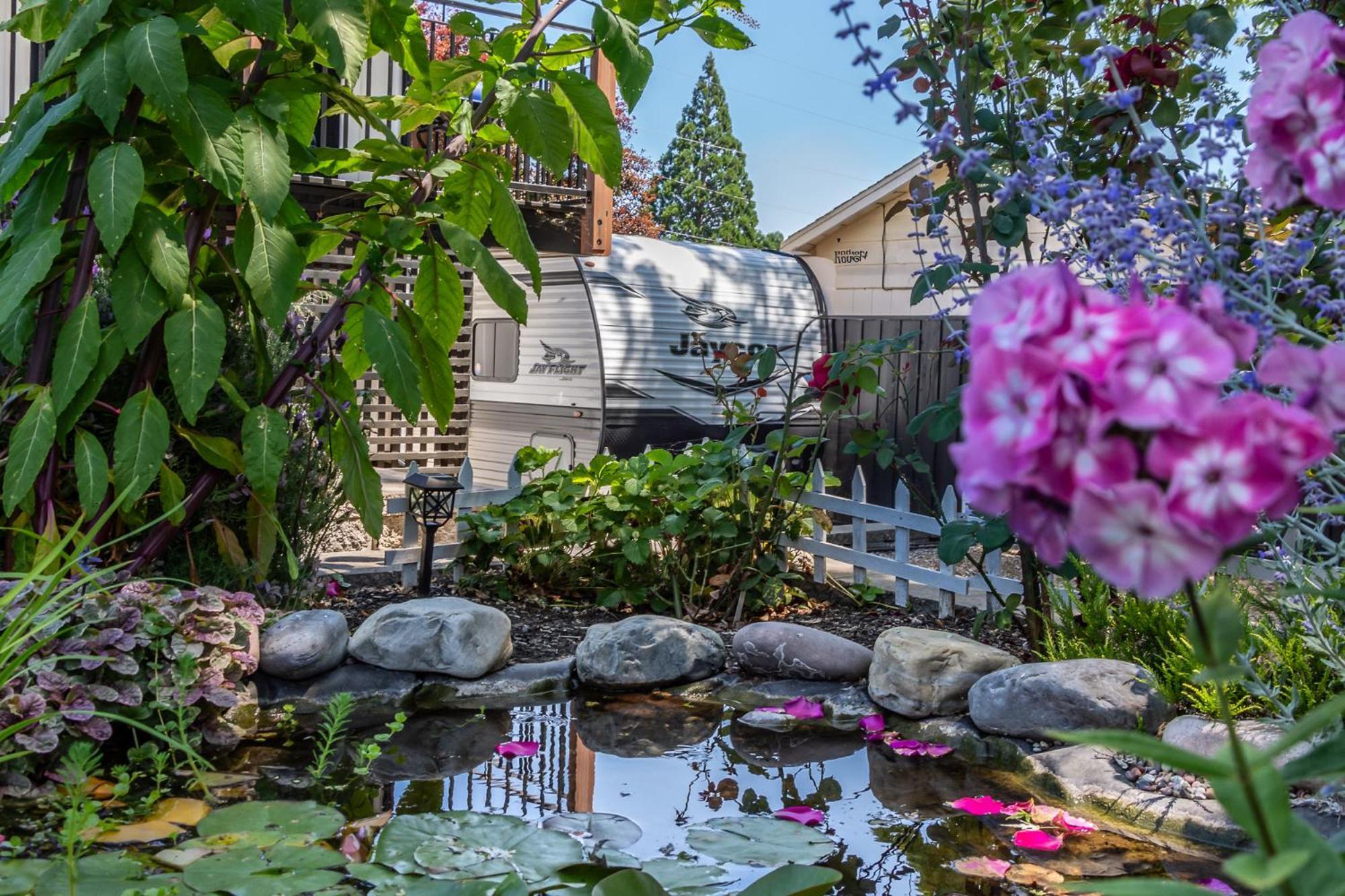 Chic Rv Retreat, Stunning Yard In Roseburg Hotel ภายนอก รูปภาพ