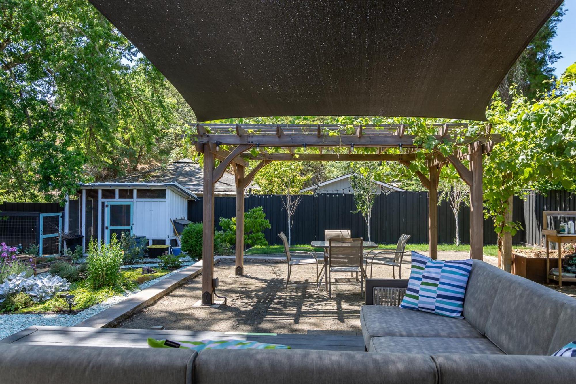 Chic Rv Retreat, Stunning Yard In Roseburg Hotel ภายนอก รูปภาพ