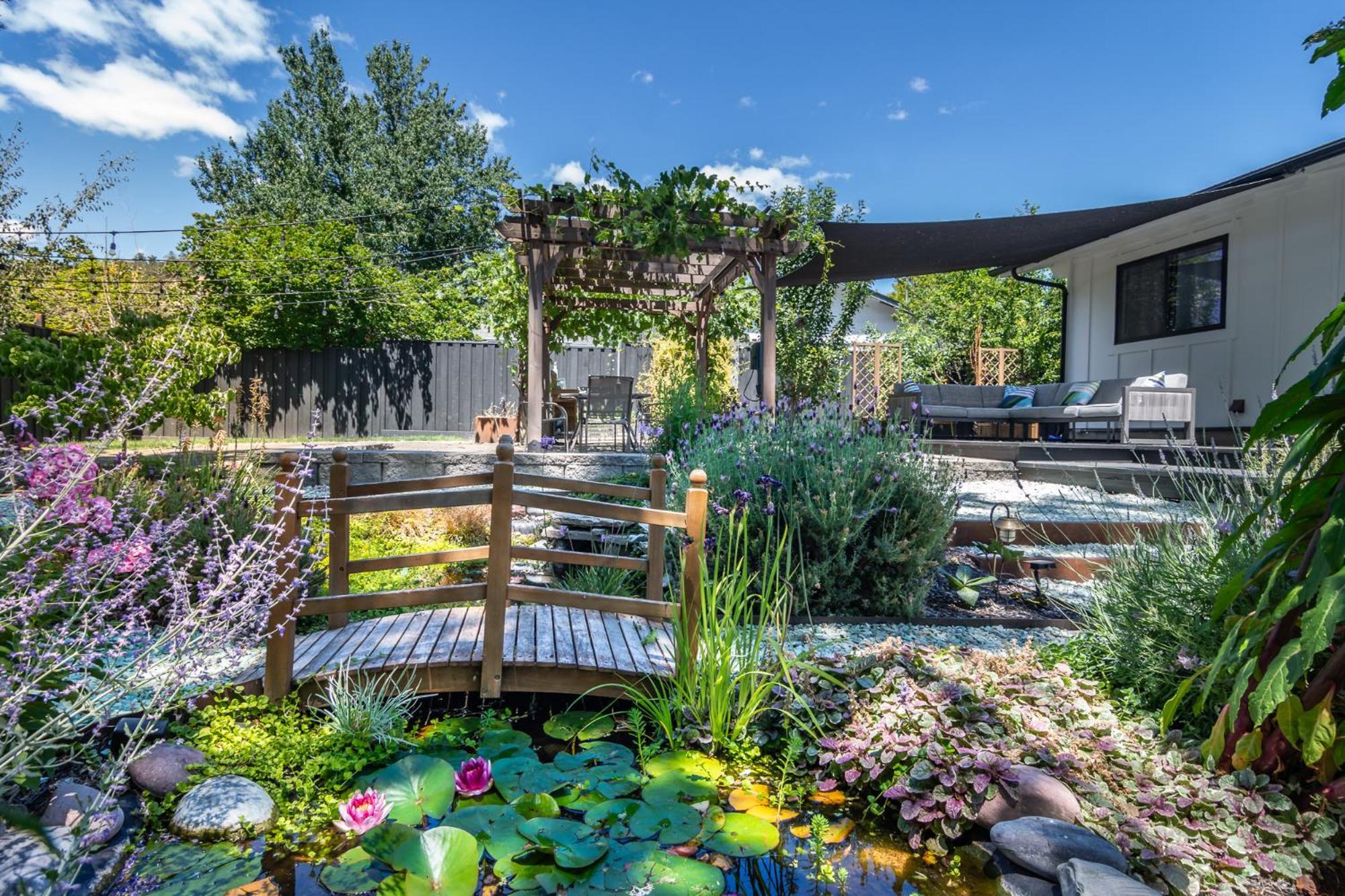 Chic Rv Retreat, Stunning Yard In Roseburg Hotel ภายนอก รูปภาพ