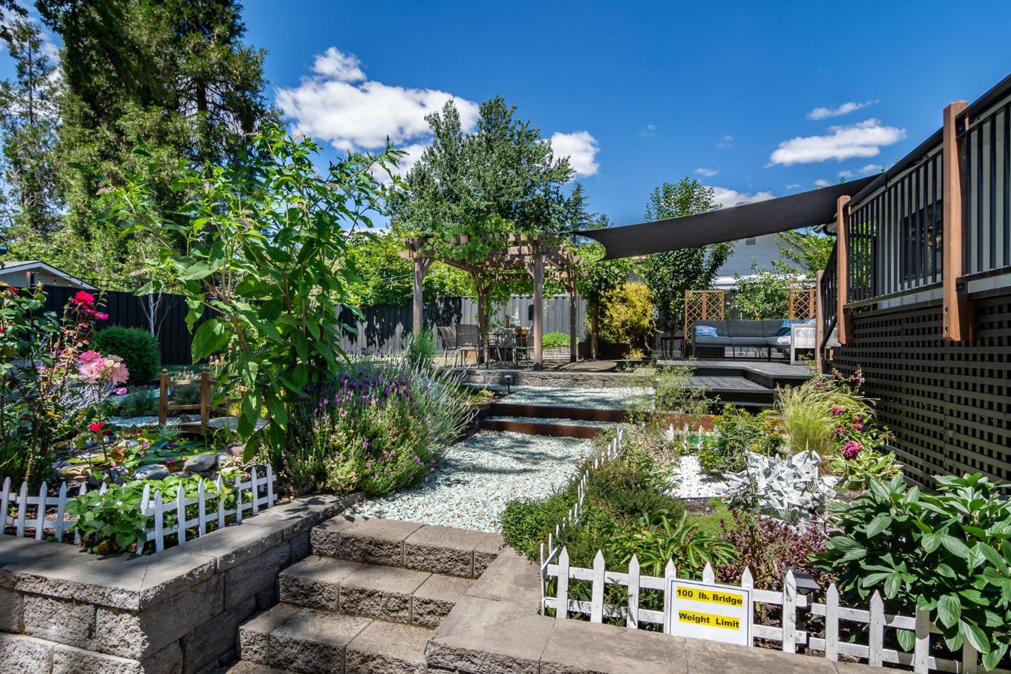 Chic Rv Retreat, Stunning Yard In Roseburg Hotel ภายนอก รูปภาพ