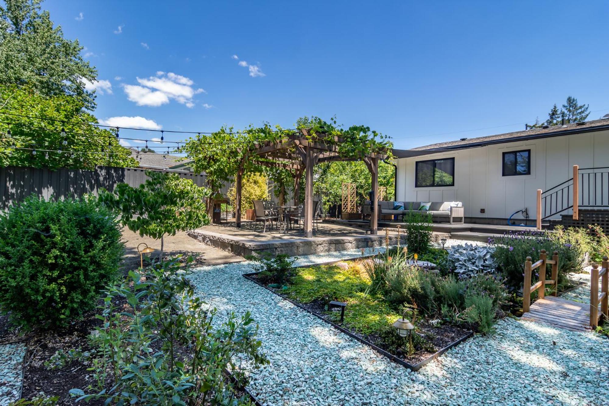 Chic Rv Retreat, Stunning Yard In Roseburg Hotel ภายนอก รูปภาพ
