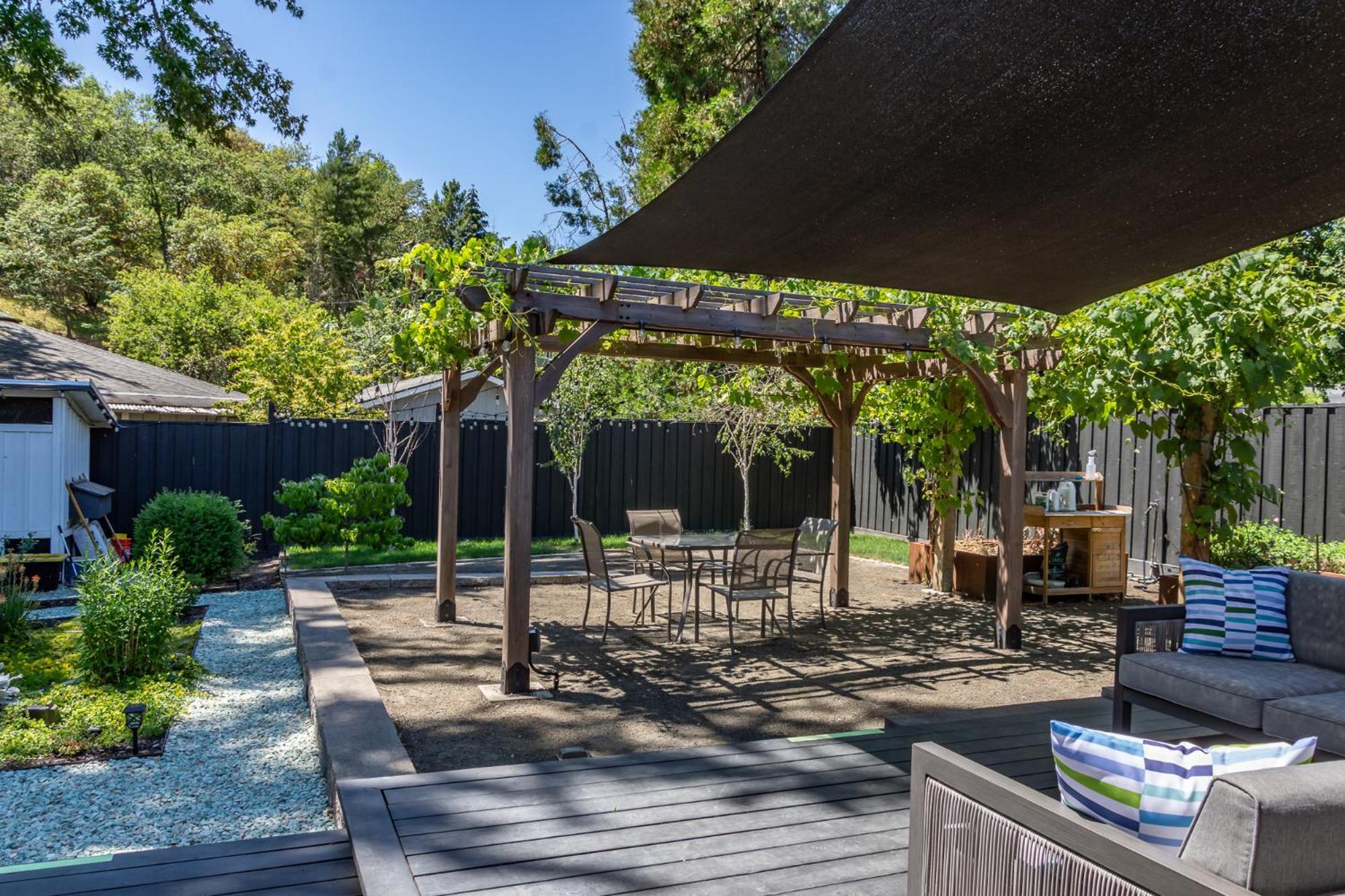 Chic Rv Retreat, Stunning Yard In Roseburg Hotel ภายนอก รูปภาพ